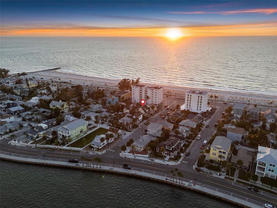 En Venta: $1,995,000 (3 camas, 2 baños, 2181 Pies cuadrados)