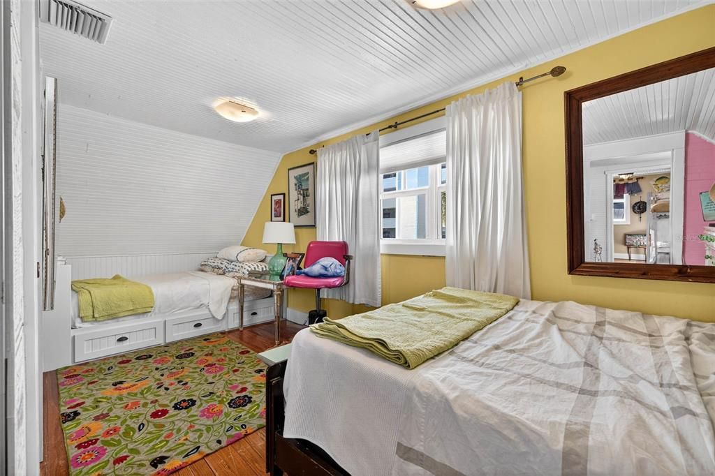 En Venta: $1,995,000 (3 camas, 2 baños, 2181 Pies cuadrados)