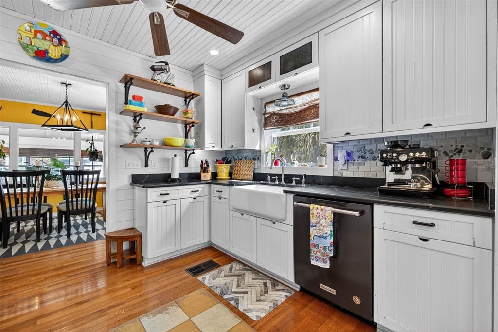 En Venta: $1,995,000 (3 camas, 2 baños, 2181 Pies cuadrados)