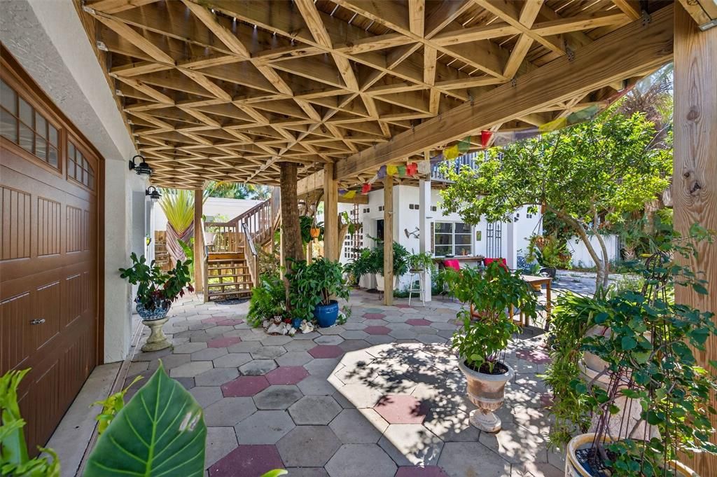 En Venta: $1,995,000 (3 camas, 2 baños, 2181 Pies cuadrados)