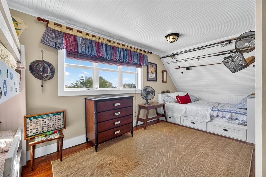 En Venta: $1,995,000 (3 camas, 2 baños, 2181 Pies cuadrados)