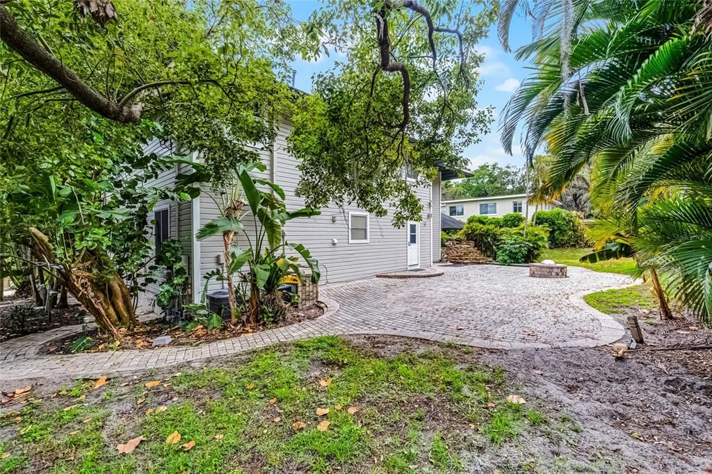 For Rent: $6,750 (5 beds, 4 baths, 3805 Square Feet)