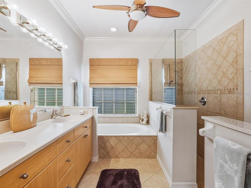 待售: $749,000 (4 贝兹, 3 浴室, 2372 平方英尺)