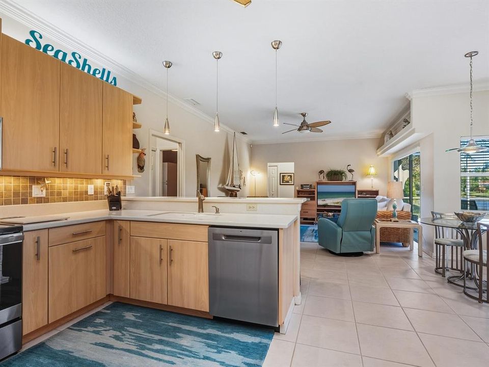 待售: $749,000 (4 贝兹, 3 浴室, 2372 平方英尺)