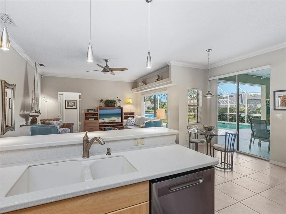 待售: $749,000 (4 贝兹, 3 浴室, 2372 平方英尺)