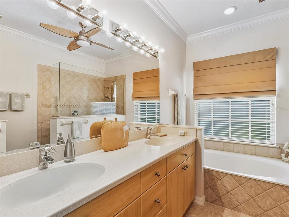 待售: $749,000 (4 贝兹, 3 浴室, 2372 平方英尺)