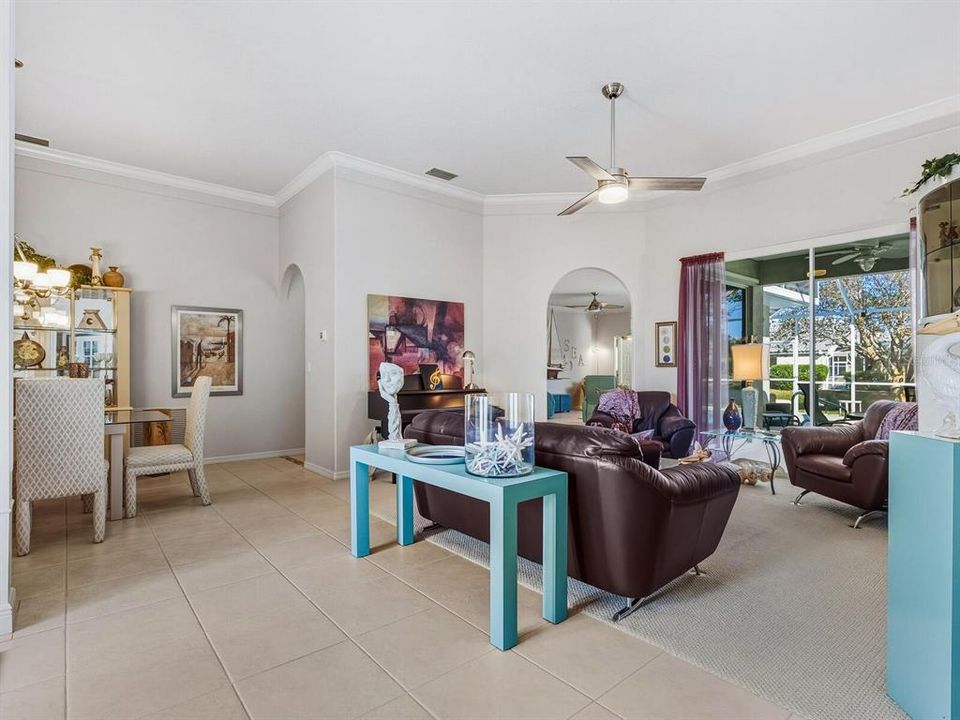 待售: $749,000 (4 贝兹, 3 浴室, 2372 平方英尺)