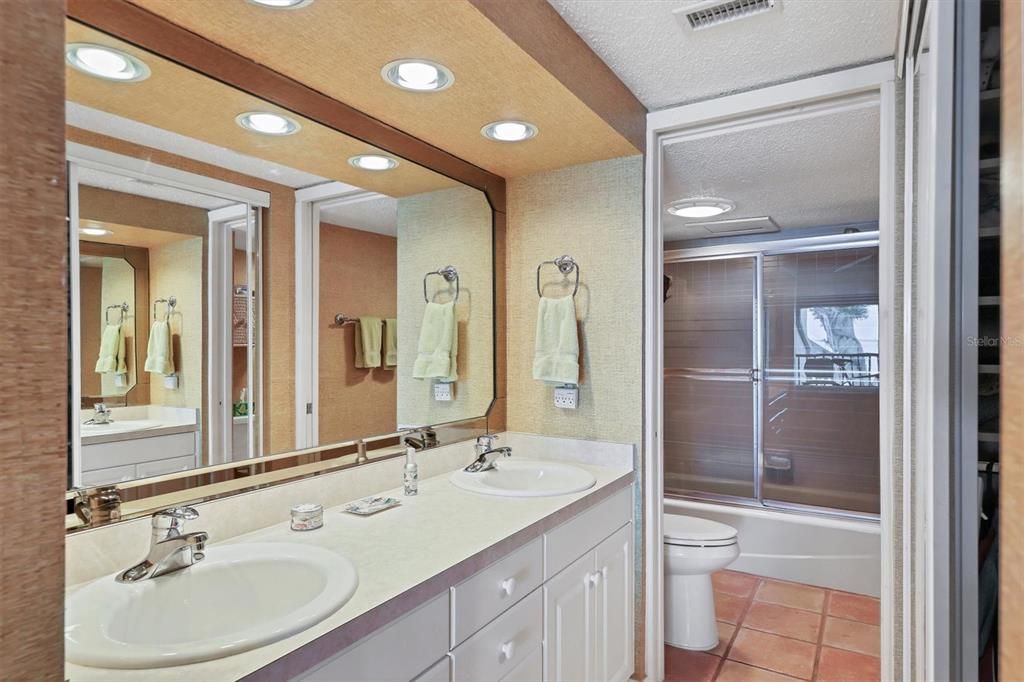 En Venta: $794,999 (3 camas, 3 baños, 1460 Pies cuadrados)