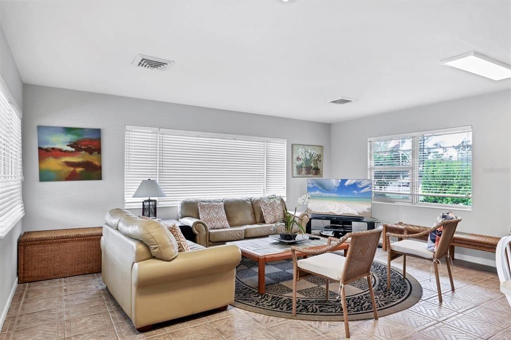 En Venta: $794,999 (3 camas, 3 baños, 1460 Pies cuadrados)