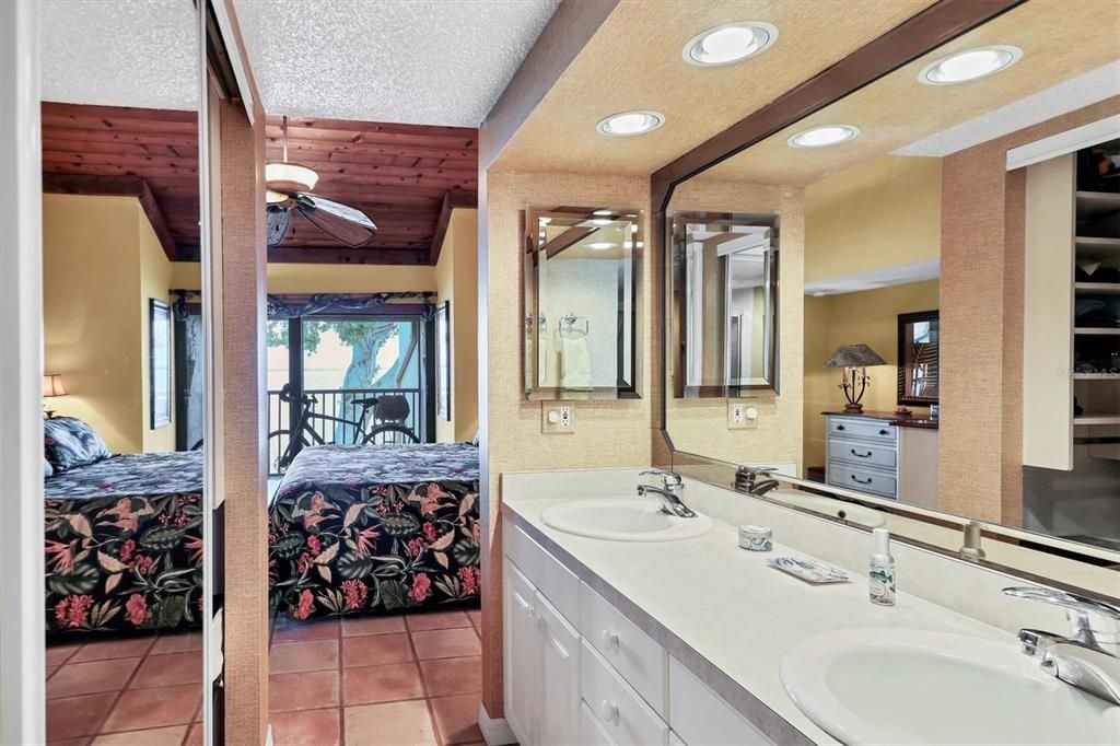 En Venta: $794,999 (3 camas, 3 baños, 1460 Pies cuadrados)