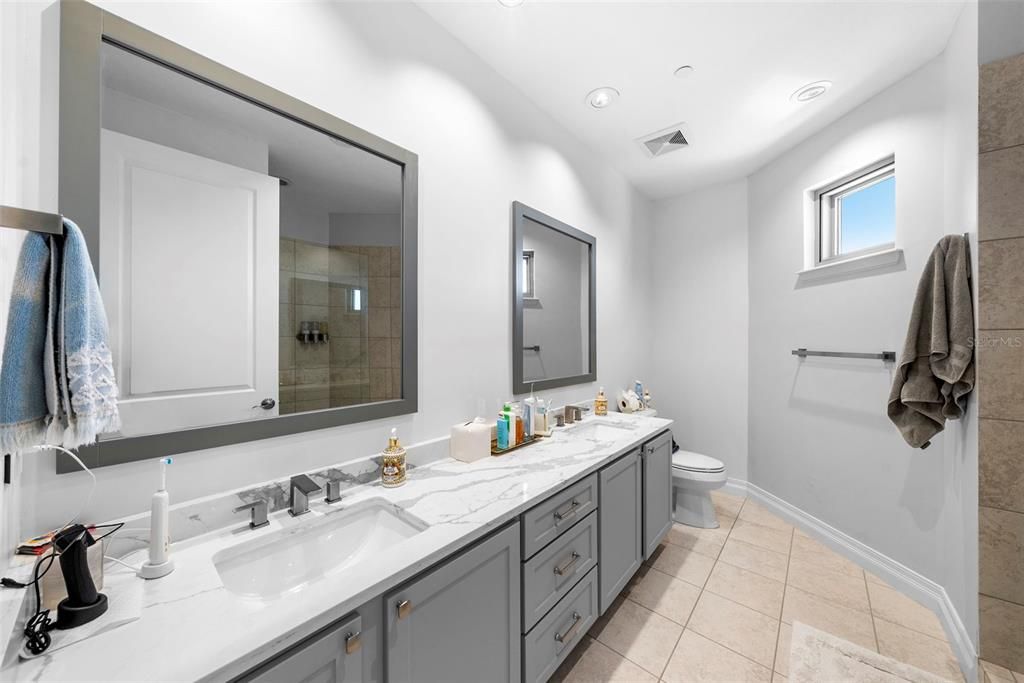 En Venta: $2,395,000 (3 camas, 3 baños, 2985 Pies cuadrados)