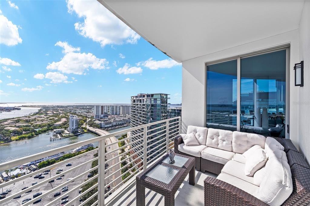 En Venta: $2,395,000 (3 camas, 3 baños, 2985 Pies cuadrados)