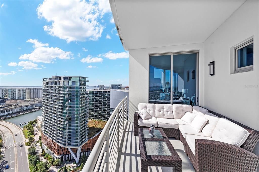 En Venta: $2,395,000 (3 camas, 3 baños, 2985 Pies cuadrados)