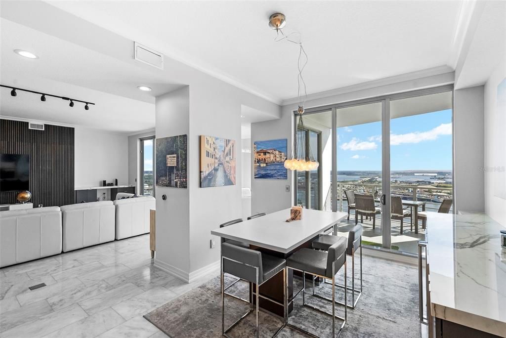 En Venta: $2,395,000 (3 camas, 3 baños, 2985 Pies cuadrados)