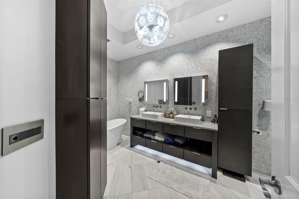 En Venta: $2,395,000 (3 camas, 3 baños, 2985 Pies cuadrados)