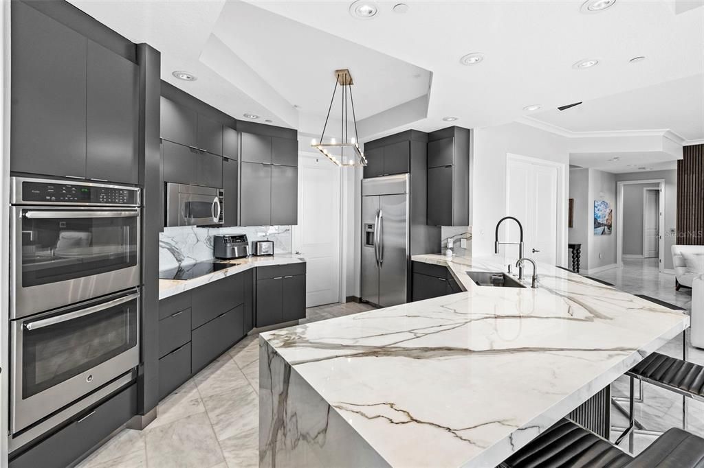 En Venta: $2,395,000 (3 camas, 3 baños, 2985 Pies cuadrados)