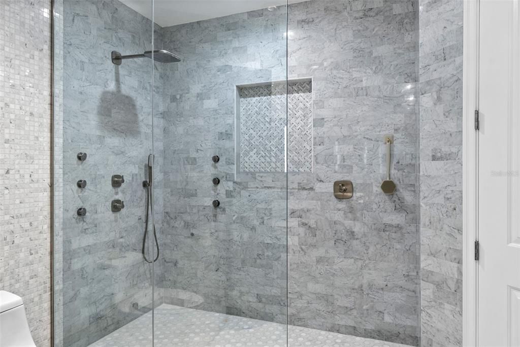 En Venta: $2,395,000 (3 camas, 3 baños, 2985 Pies cuadrados)