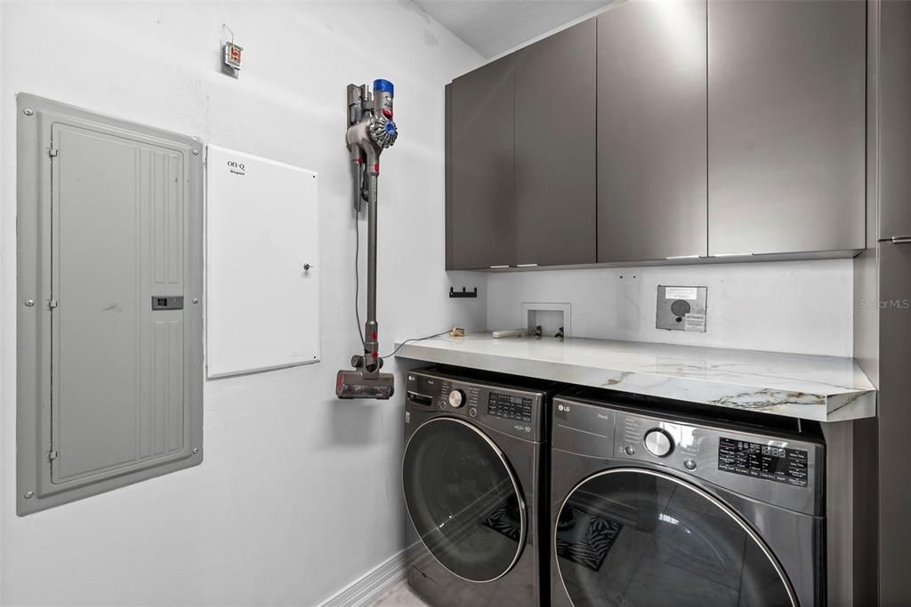 En Venta: $2,395,000 (3 camas, 3 baños, 2985 Pies cuadrados)