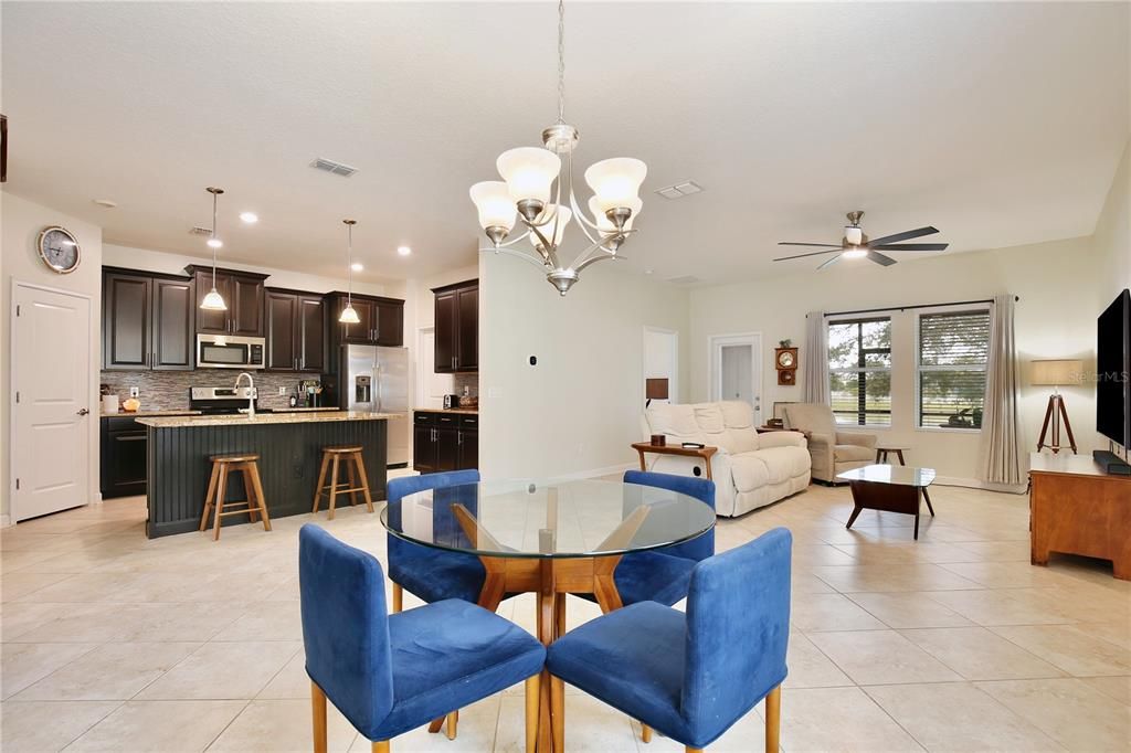 En Venta: $450,000 (4 camas, 3 baños, 2061 Pies cuadrados)