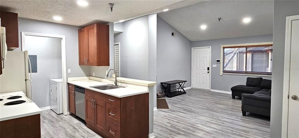 For Rent: $2,000 (2 beds, 2 baths, 1028 Square Feet)