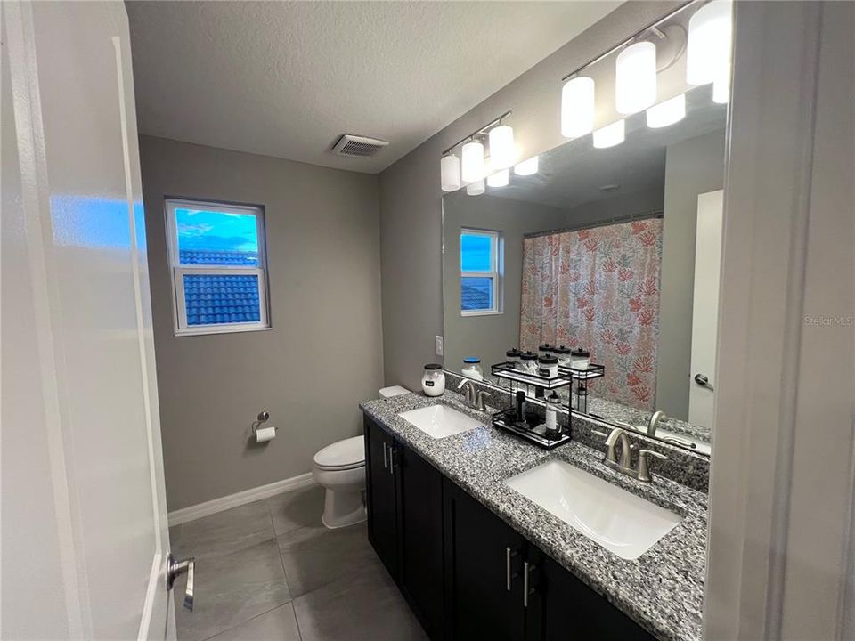 待售: $556,400 (5 贝兹, 2 浴室, 2604 平方英尺)