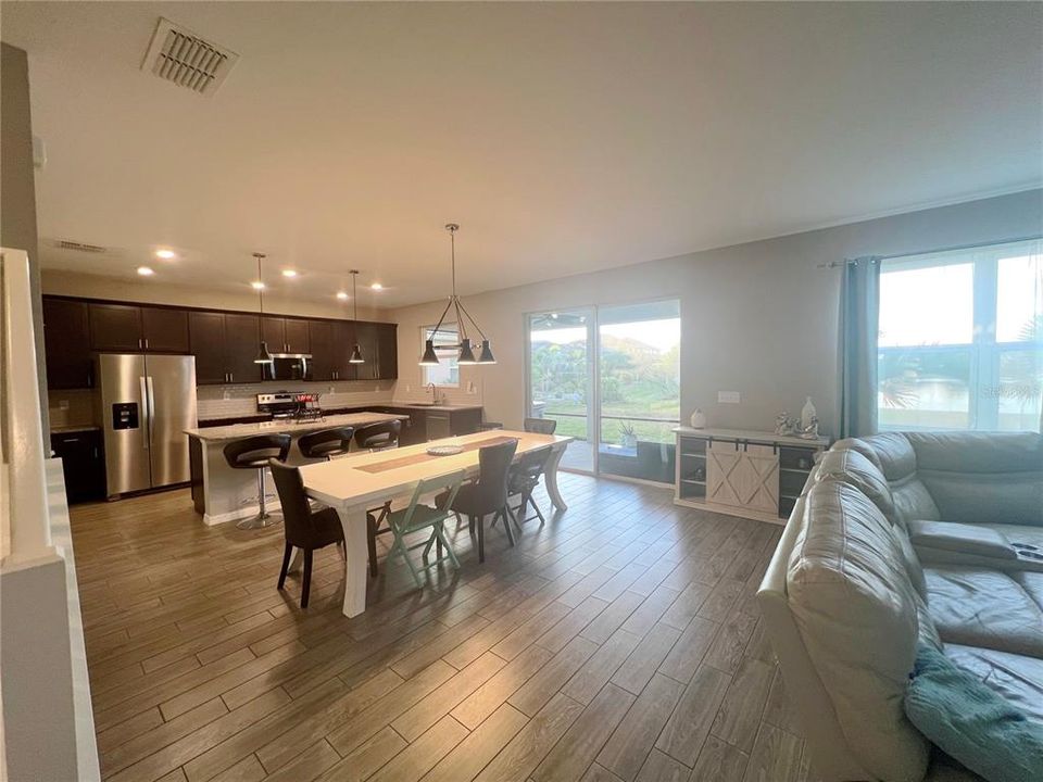 待售: $556,400 (5 贝兹, 2 浴室, 2604 平方英尺)