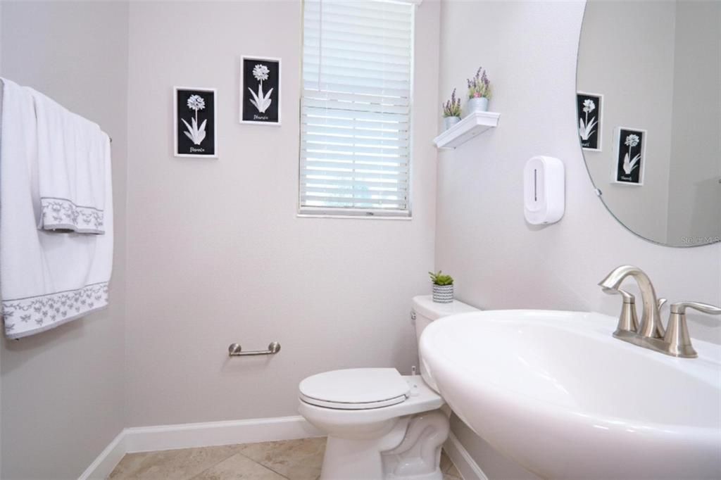 На продажу: $395,000 (4 спален, 2 ванн, 2602 Квадратных фут)