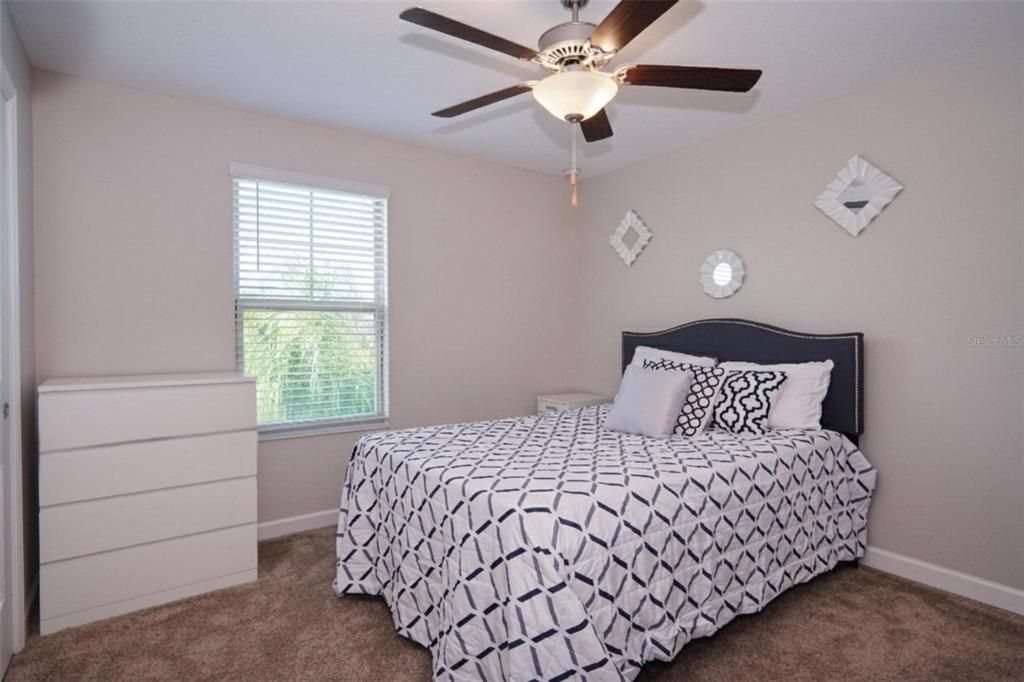 На продажу: $395,000 (4 спален, 2 ванн, 2602 Квадратных фут)