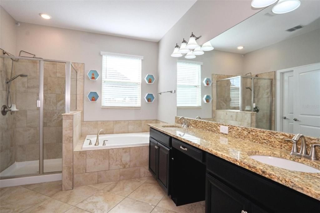 На продажу: $395,000 (4 спален, 2 ванн, 2602 Квадратных фут)