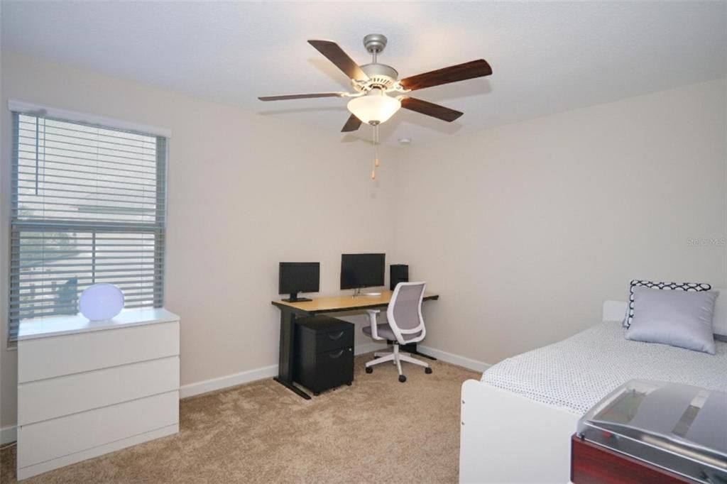 На продажу: $395,000 (4 спален, 2 ванн, 2602 Квадратных фут)