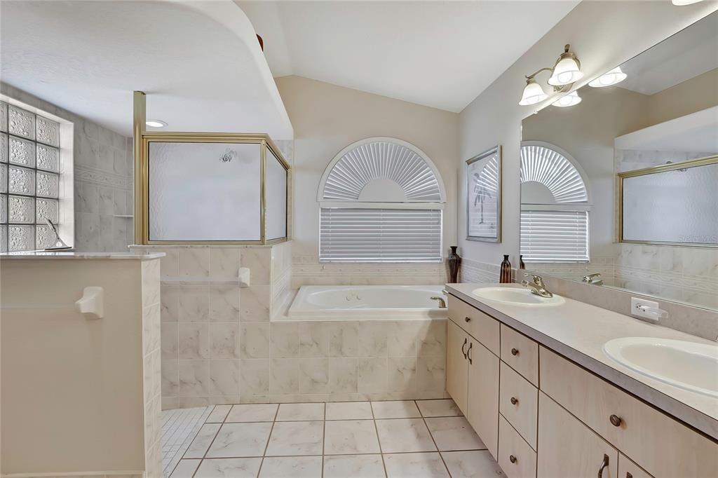 For Sale: $439,900 (3 beds, 2 baths, 2081 Square Feet)