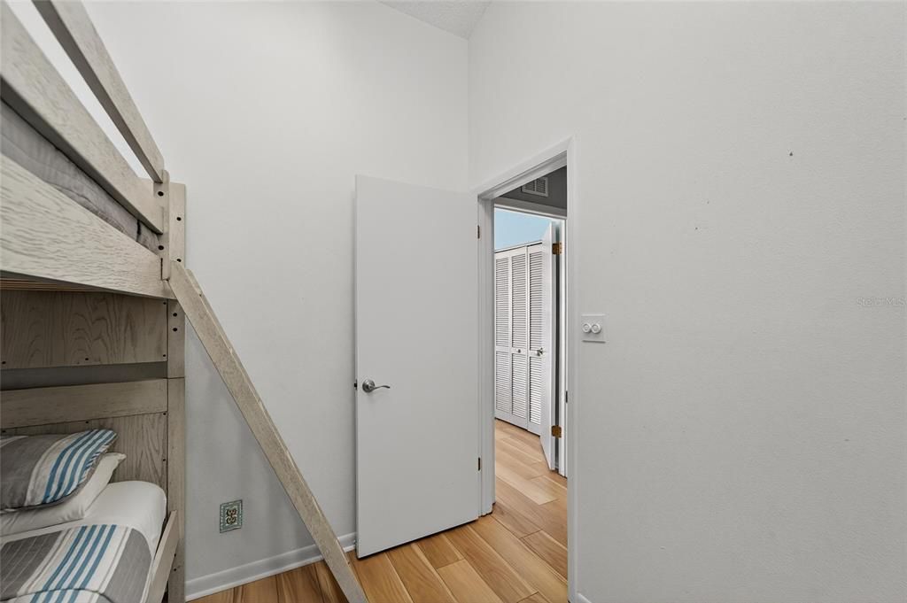 待售: $545,000 (3 贝兹, 1 浴室, 1237 平方英尺)