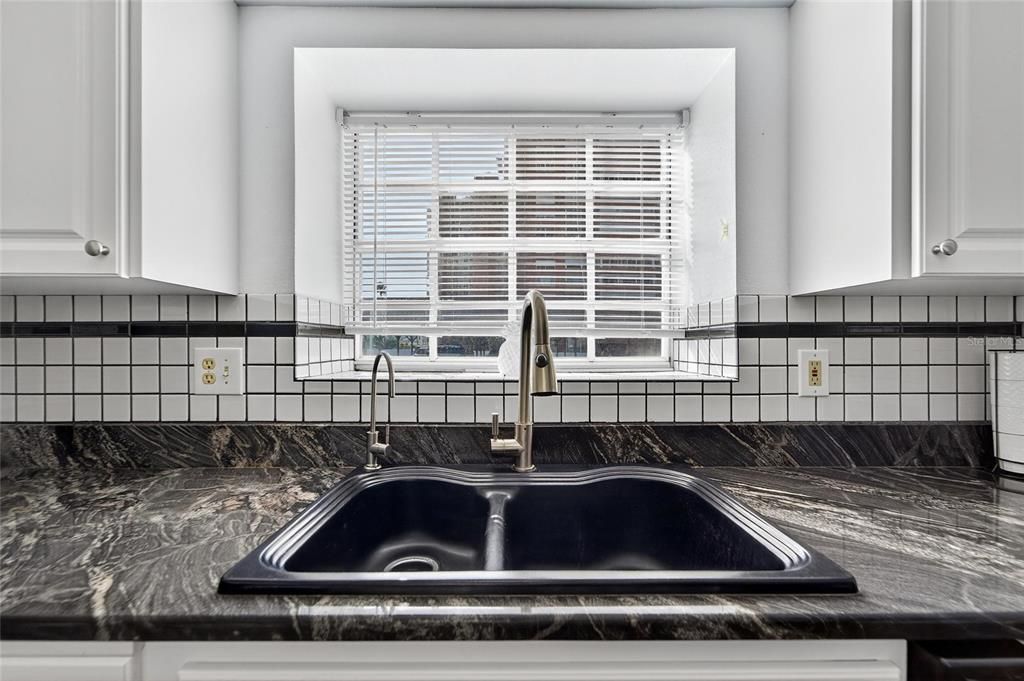 待售: $545,000 (3 贝兹, 1 浴室, 1237 平方英尺)