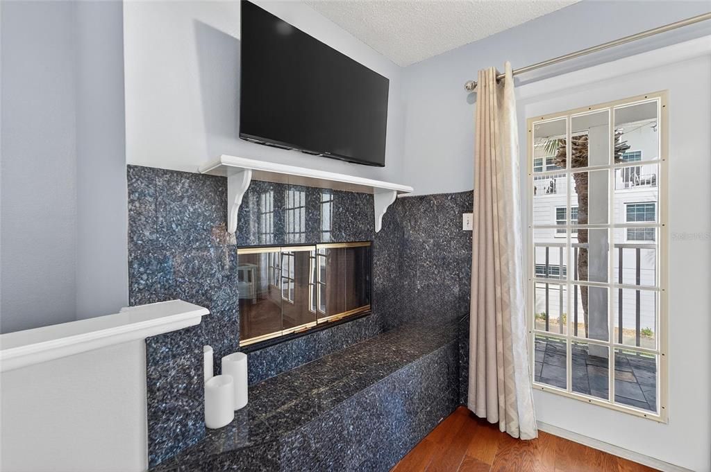 待售: $545,000 (3 贝兹, 1 浴室, 1237 平方英尺)