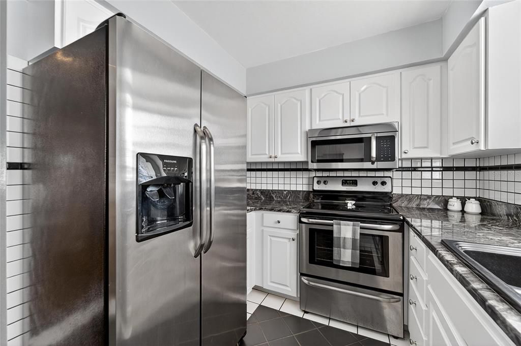 待售: $545,000 (3 贝兹, 1 浴室, 1237 平方英尺)