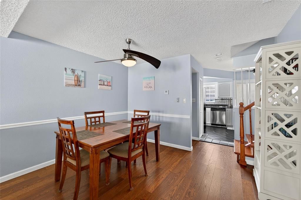 待售: $545,000 (3 贝兹, 1 浴室, 1237 平方英尺)