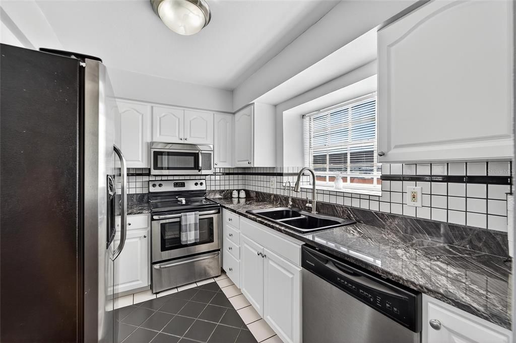 待售: $545,000 (3 贝兹, 1 浴室, 1237 平方英尺)