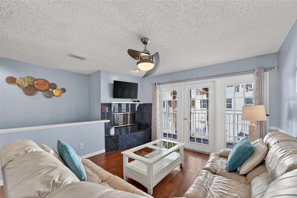 待售: $545,000 (3 贝兹, 1 浴室, 1237 平方英尺)