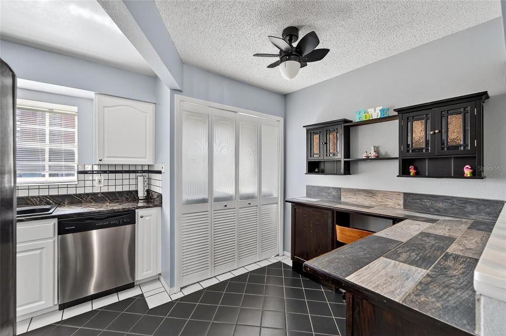 待售: $545,000 (3 贝兹, 1 浴室, 1237 平方英尺)