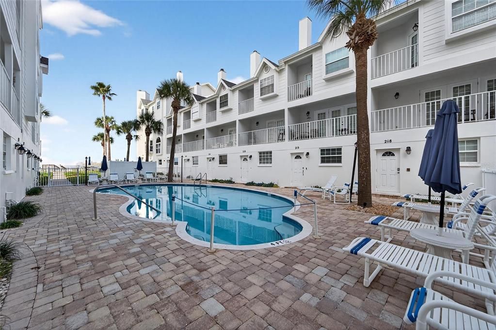 待售: $545,000 (3 贝兹, 1 浴室, 1237 平方英尺)