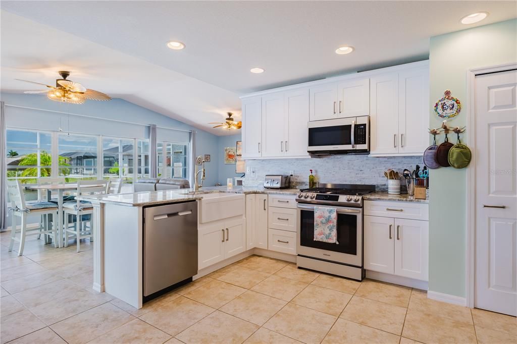 En Venta: $635,000 (3 camas, 2 baños, 1978 Pies cuadrados)