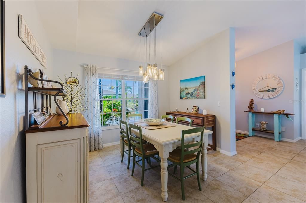 En Venta: $635,000 (3 camas, 2 baños, 1978 Pies cuadrados)