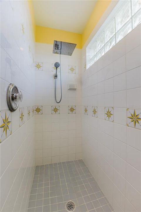 En Venta: $635,000 (3 camas, 2 baños, 1978 Pies cuadrados)