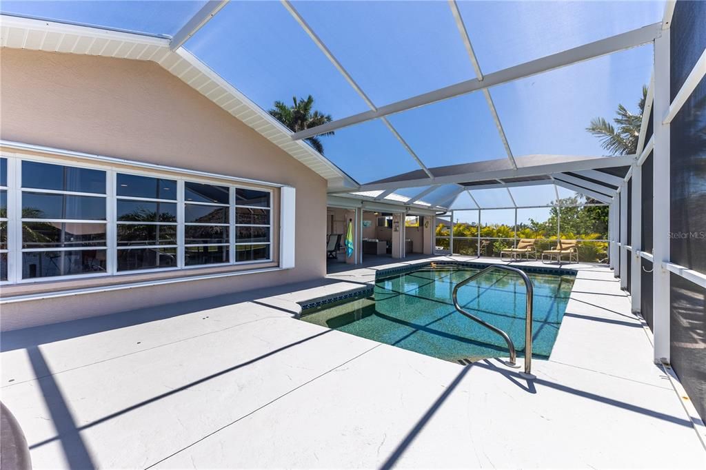 En Venta: $635,000 (3 camas, 2 baños, 1978 Pies cuadrados)