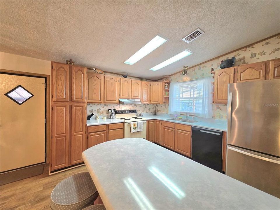 待售: $185,500 (2 贝兹, 2 浴室, 1360 平方英尺)