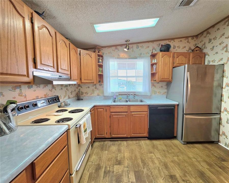 待售: $185,500 (2 贝兹, 2 浴室, 1360 平方英尺)