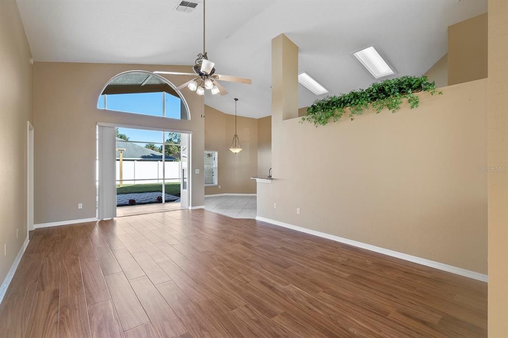 For Sale: $510,000 (4 beds, 2 baths, 2014 Square Feet)