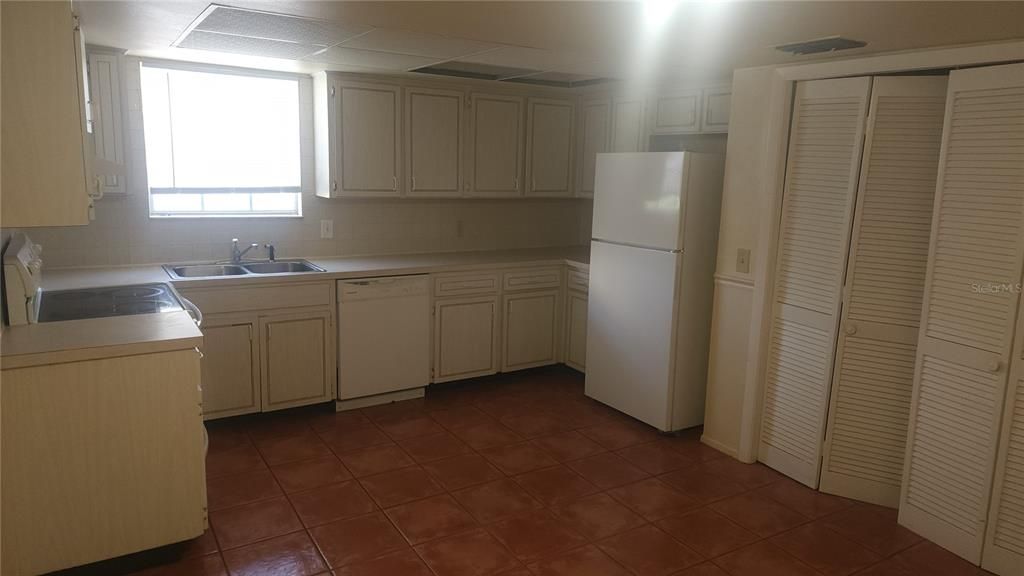 待售: $139,900 (2 贝兹, 2 浴室, 1284 平方英尺)