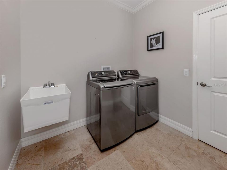 For Sale: $599,000 (3 beds, 2 baths, 1849 Square Feet)