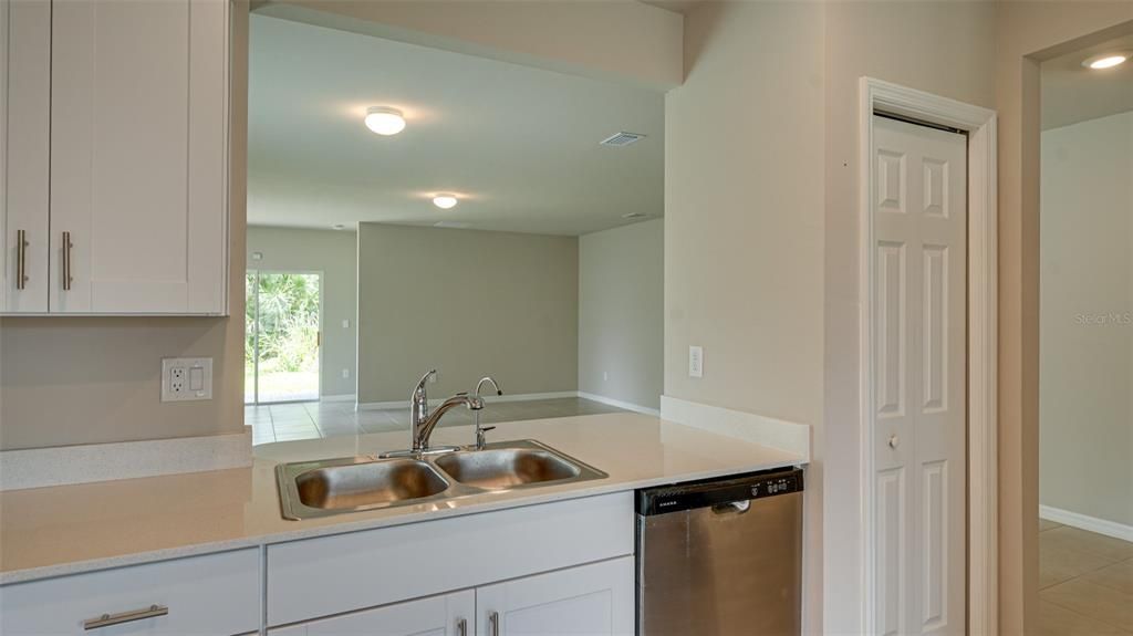 For Sale: $339,000 (3 beds, 2 baths, 1756 Square Feet)